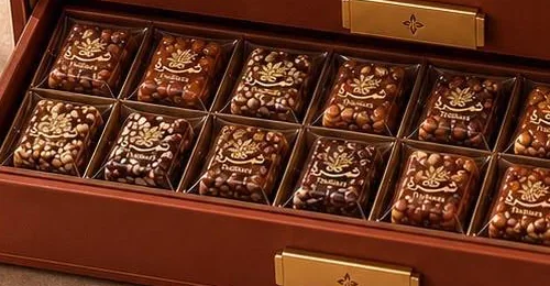 Rows of hand-wrapped brittle pieces stamped with the Thamara mark
